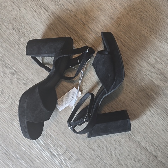 NWT Old Navy Suede Sandals - Picture 3 of 6